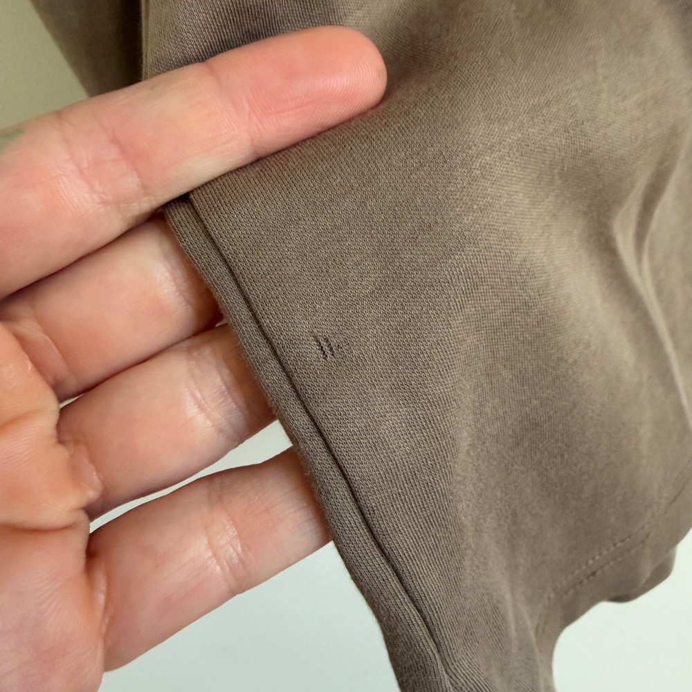 ROBERT BARAKETT • Georgia Long Sleeve T-shirt In Shitake - Picture 7 of 13